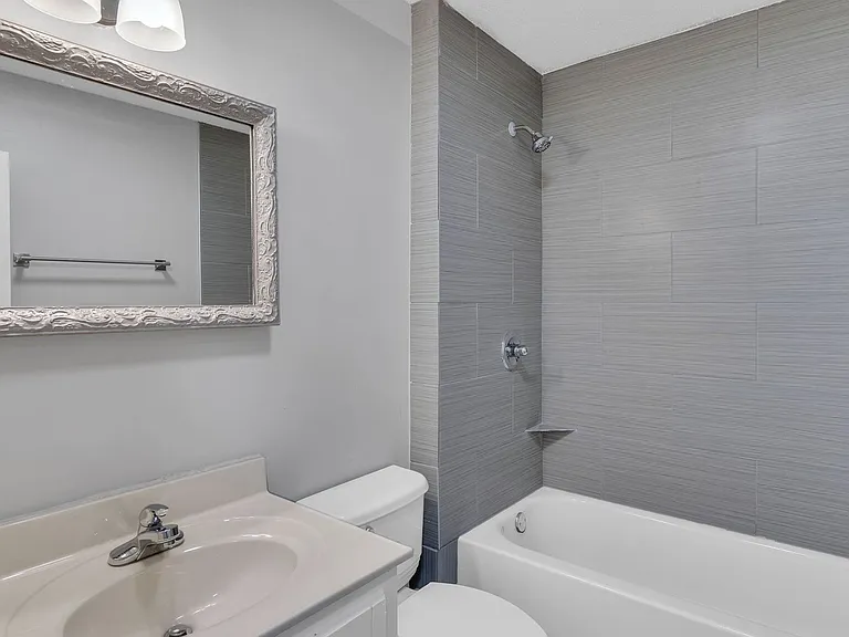 2921 W 63rd St — Photo 10