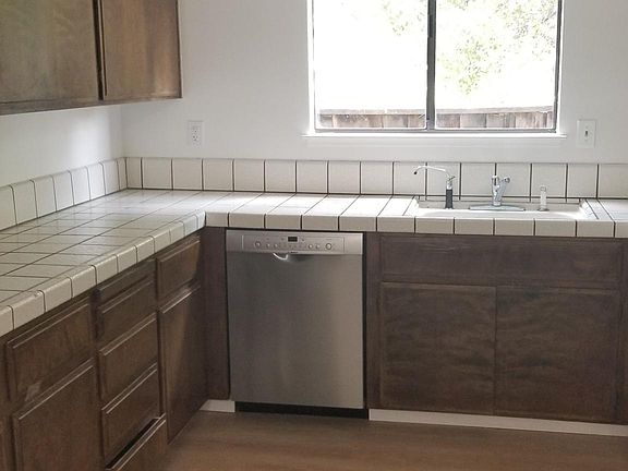 3rd image of 292 Leslie Ct #A