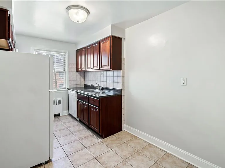 Ridge Gardens Apartments — Photo 13