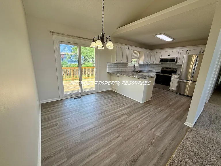 1708 NE Stonewood Dr — Photo 6