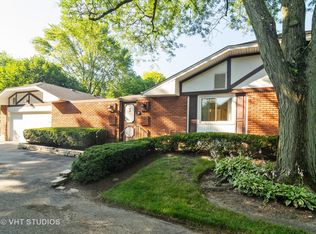 3 Coventry On Duxbury St, Rolling Meadows, IL 60008