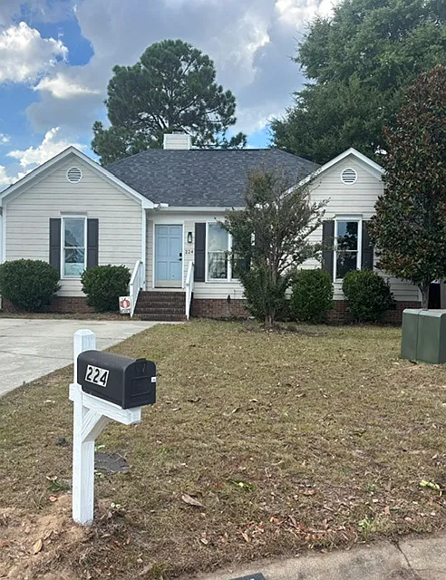 3 bed, 1200 sqft, $1,800 — Photo 1