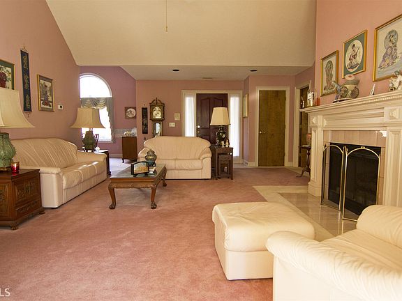 3rd image of 107 Shadowood Ln