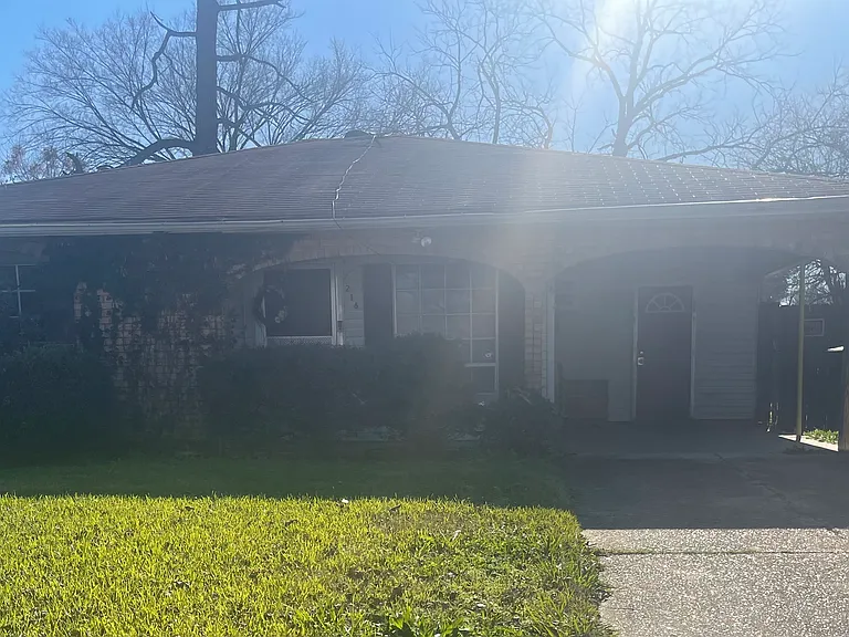 216 N Emerald Loop — Photo 1