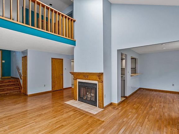 4th image of 310 Bedford Glen Ln