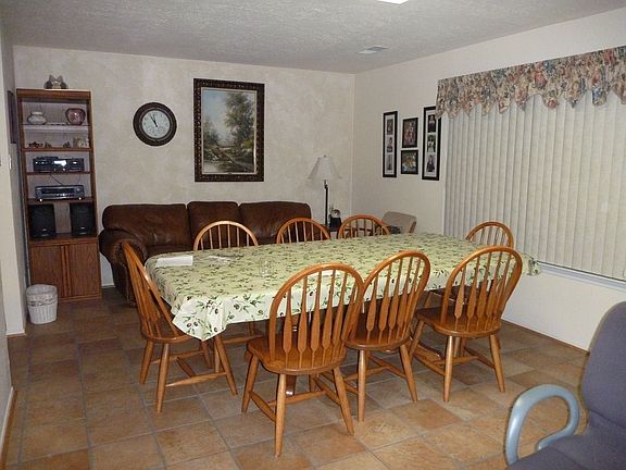 18.5x12 Dine/family rm