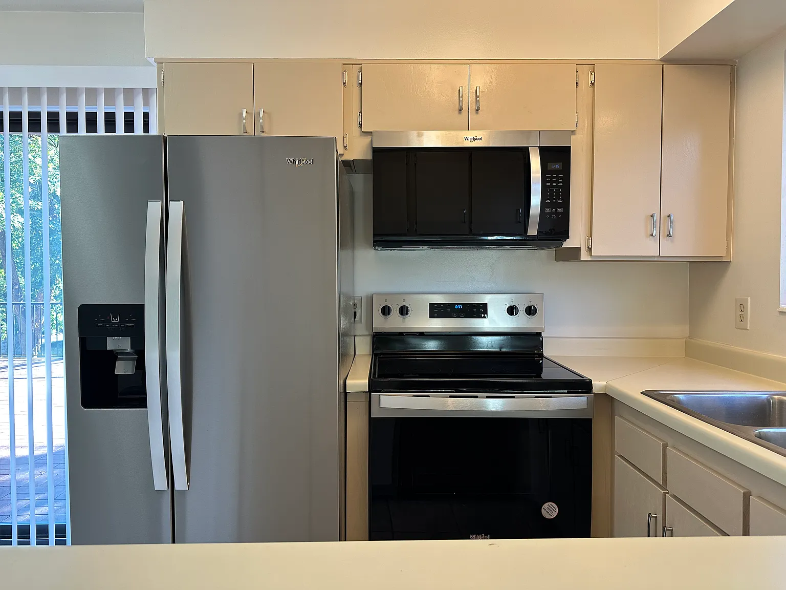 3 bed, 1.5 bath, 1600 sqft, $2,500 — Photo 4