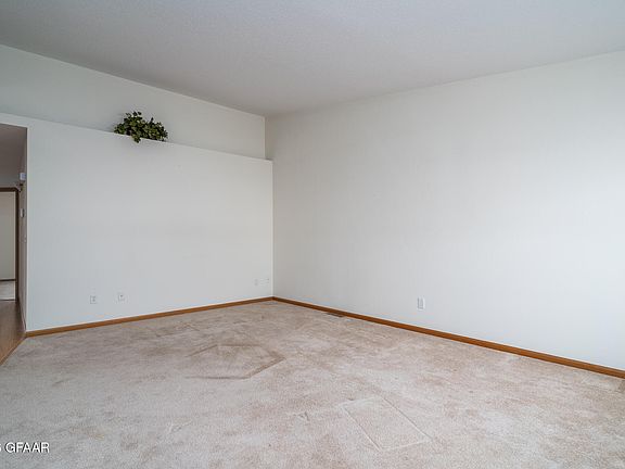 4th image of 417 Crestwood Ct SE