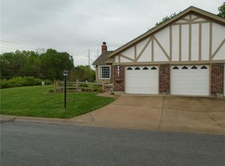 9981 Edelweiss Cir, Merriam, KS 66203