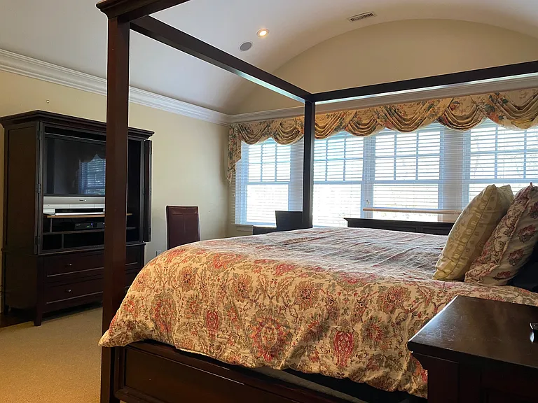 10 Georgica Woods Ln — Photo 19
