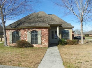 2383 Woodbend Dr, Zachary, LA 70791