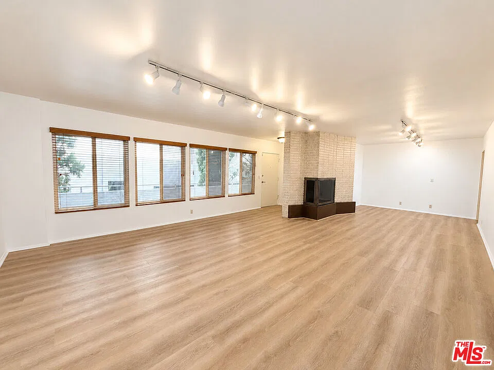 2 bed, 2.0 bath, 1700 sqft, $4,700 — Photo 1