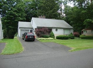 39 Bolton Rd, New Hartford, NY 13413