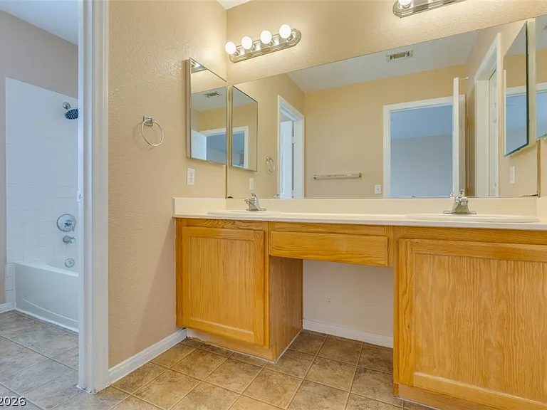 1401 Sycamore Spring Ct — Photo 27