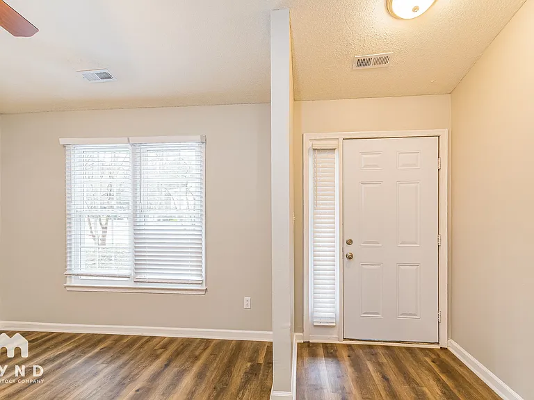 409 Crosspine Dr — Photo 7