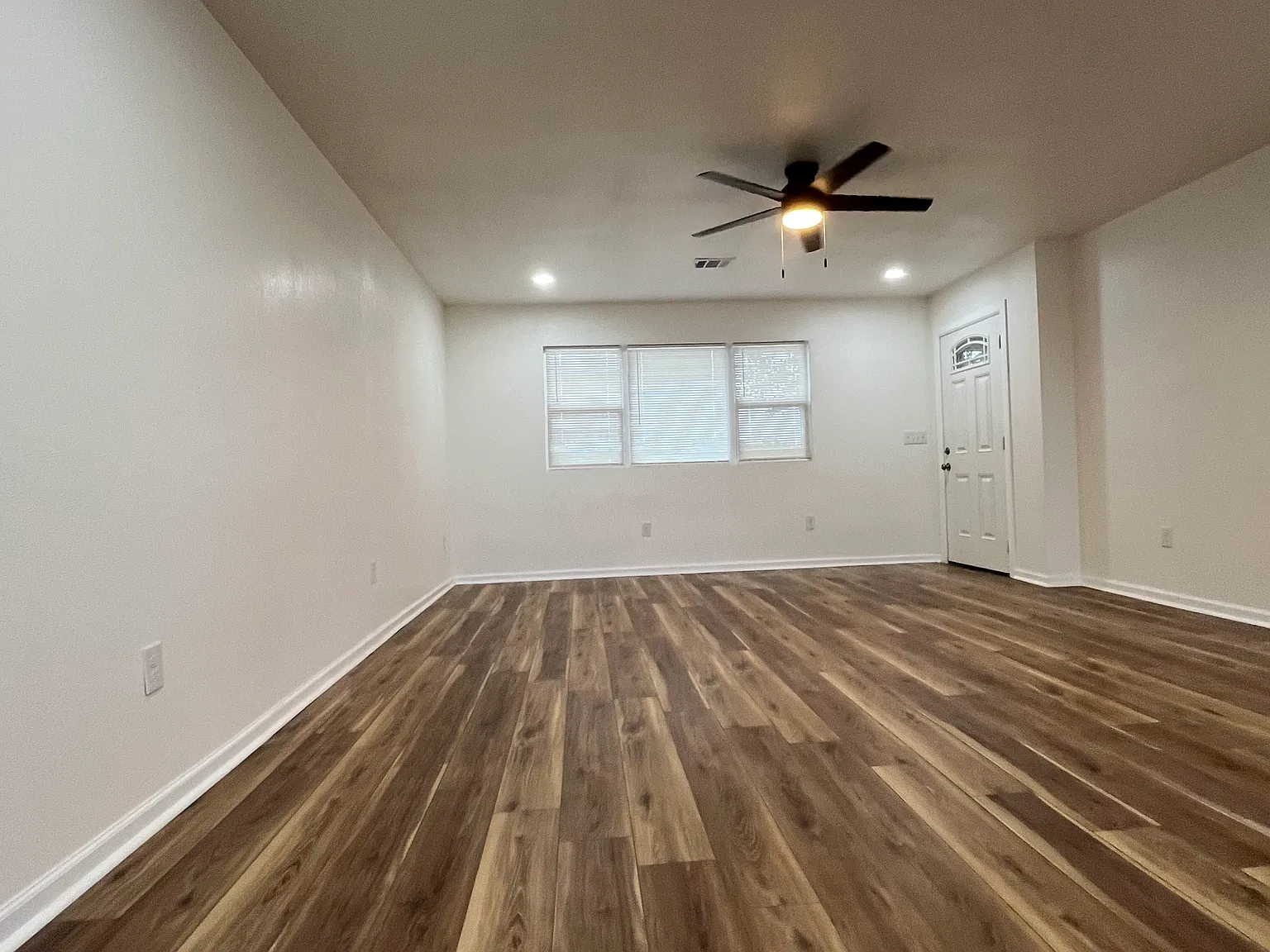 4 bed, 1800 sqft, $2,300 — Photo 3