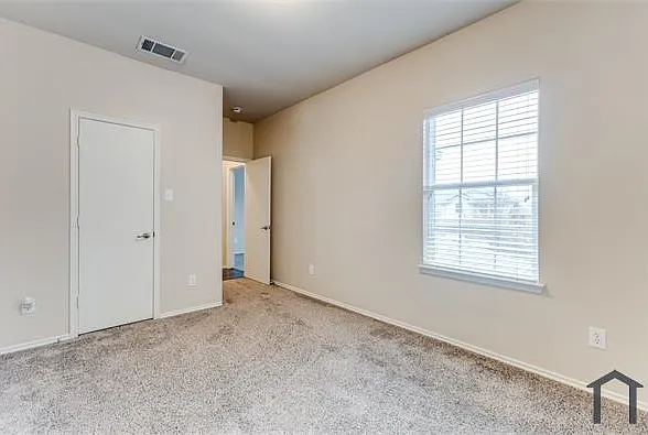 2217 Stonebrook Ln — Photo 6