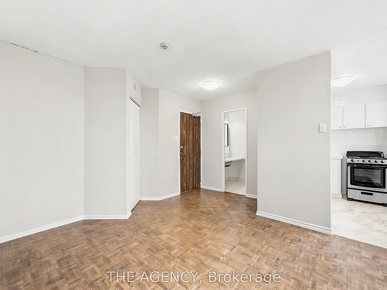 2360 Dundas St W #1019B — Photo 7