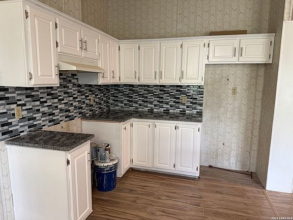 5th image of 102 DEWEY LN