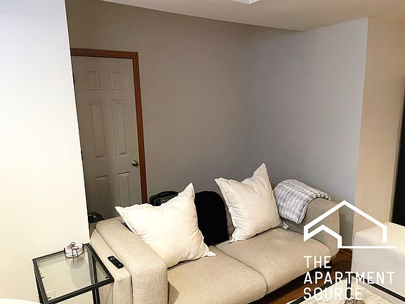 4th image of 1112 N Marshfield Ave #G
