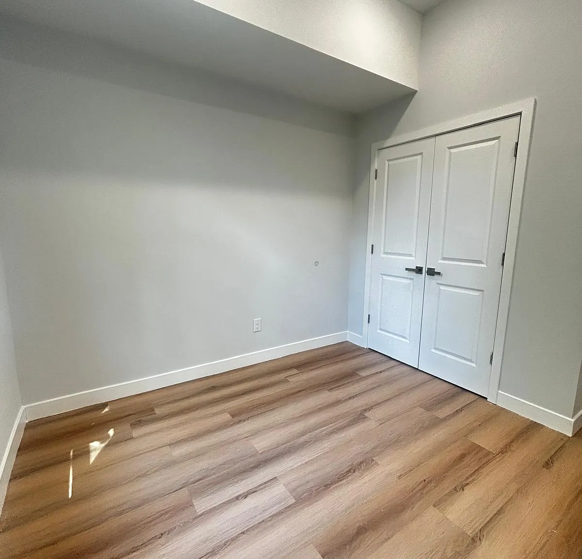 3 bed, 890 sqft, $1,900 — Photo 4