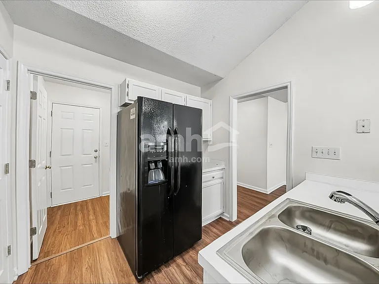 4902 Hunters Blf — Photo 3