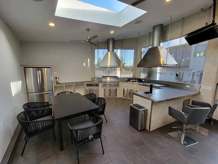 10730 Helendale Ave — Photo 60