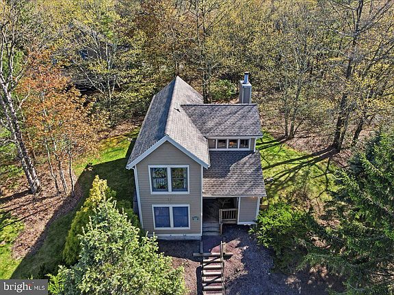 5th image of 151 Pine Ct