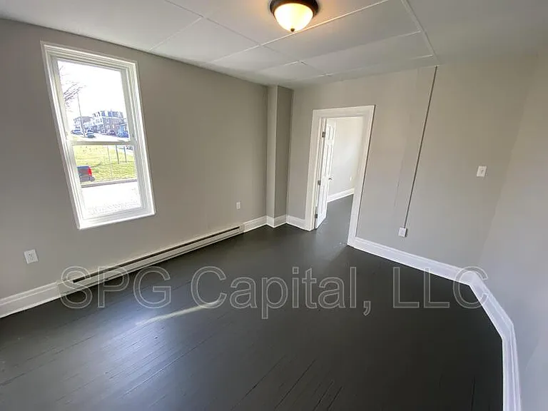 637 York St — Photo 6