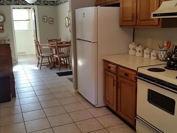 All appliances include. Laundry room and pantry located off the kitchen