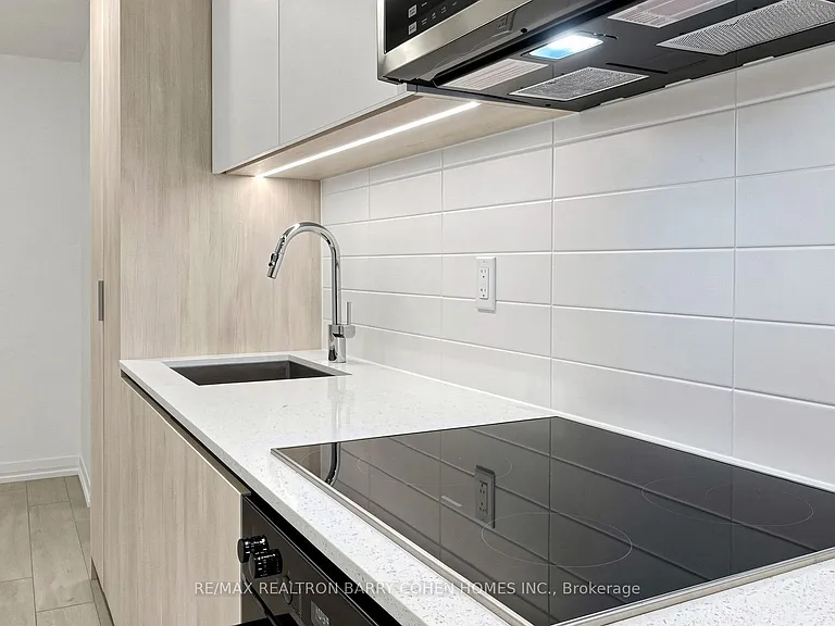 400 King St W #1922 — Photo 21