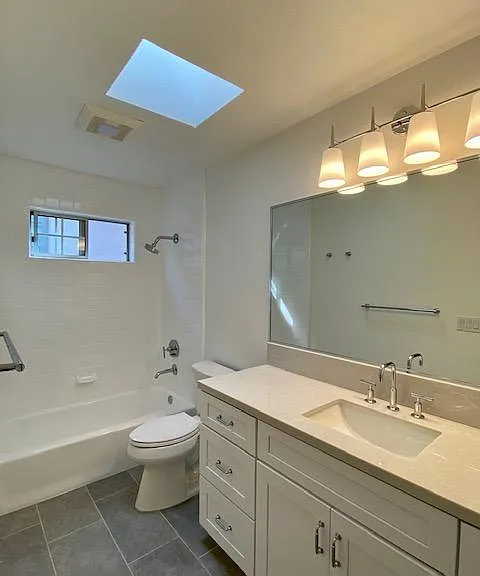 Full bath 2 en-suite.