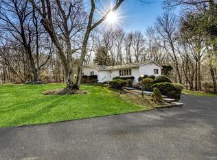 11 Fleetwood Avenue, Chestnut Ridge, NY 10977