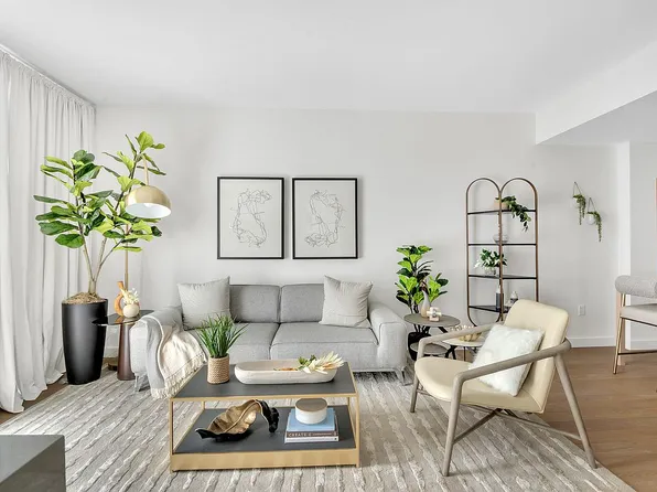500 W 45th St Unit 207, New York, NY 10036
