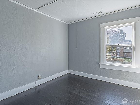 4th image of 825 Harvard Blvd