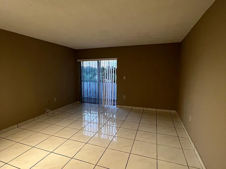 2498 SW 17th St #4303 — Photo 5