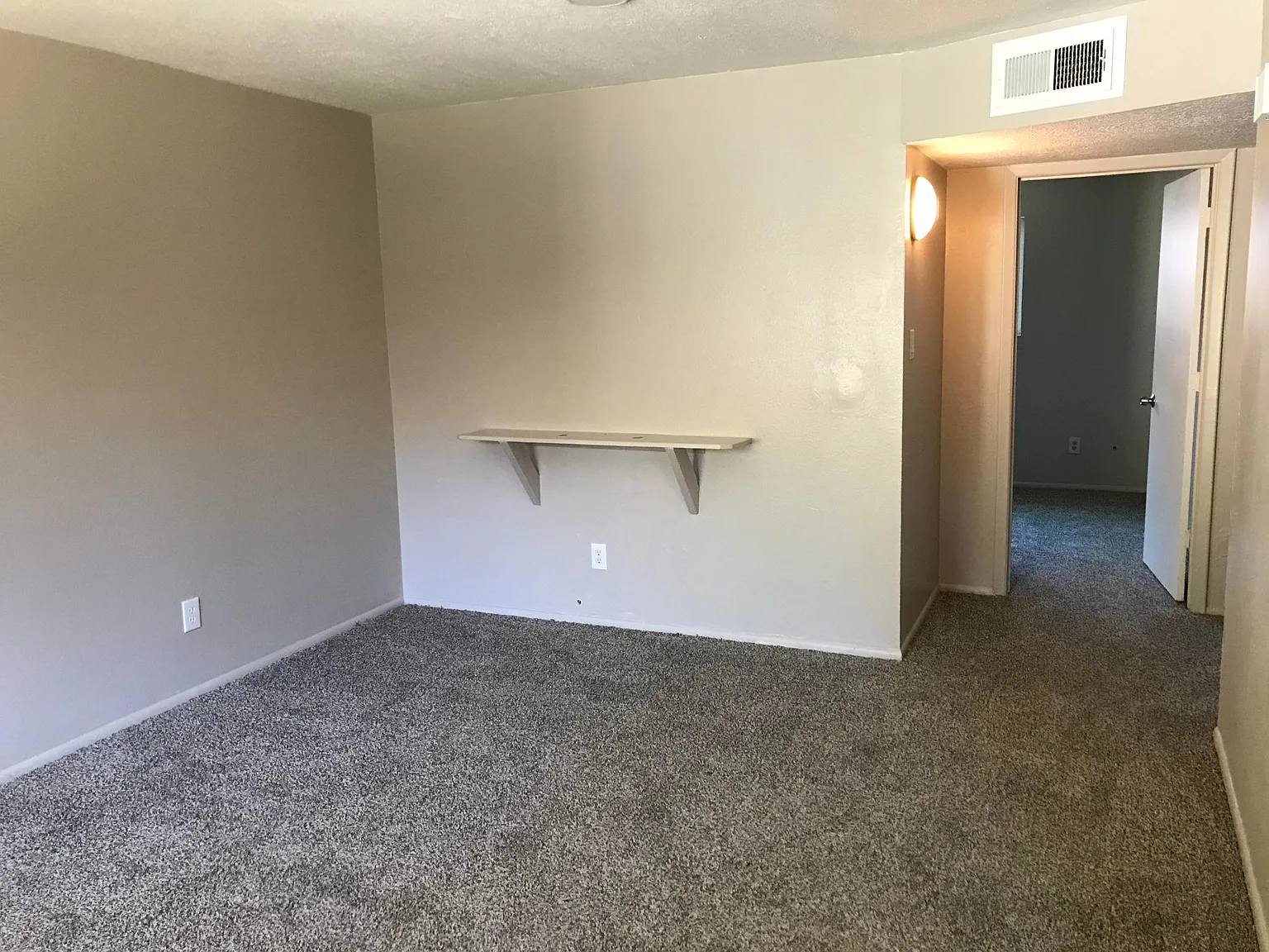 2 bed, 800 sqft, $1,100 — Photo 2