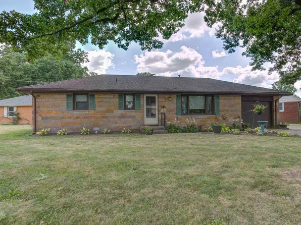 701 Southland Circle Dr, Tuscola, IL 61953