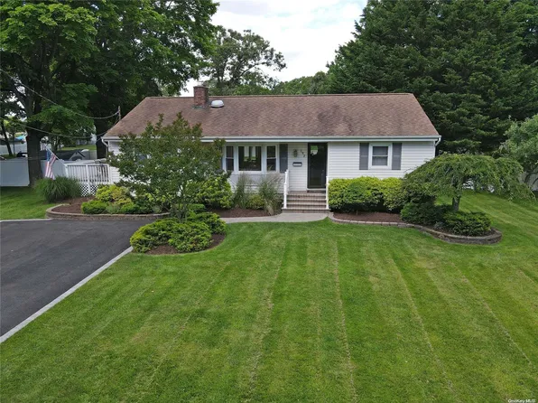 192 Pine Neck Avenue, East Patchogue, NY 11772