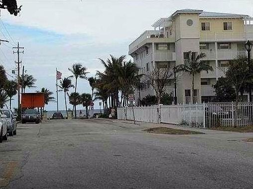 2nd image of 2041 E Hillsboro Blvd