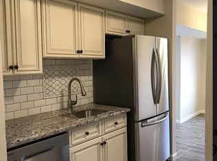 180 Overlook Ct #180C, Woodbridge, NJ 07095