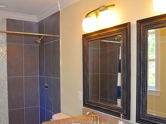 Master bedroom’s Bathroom 