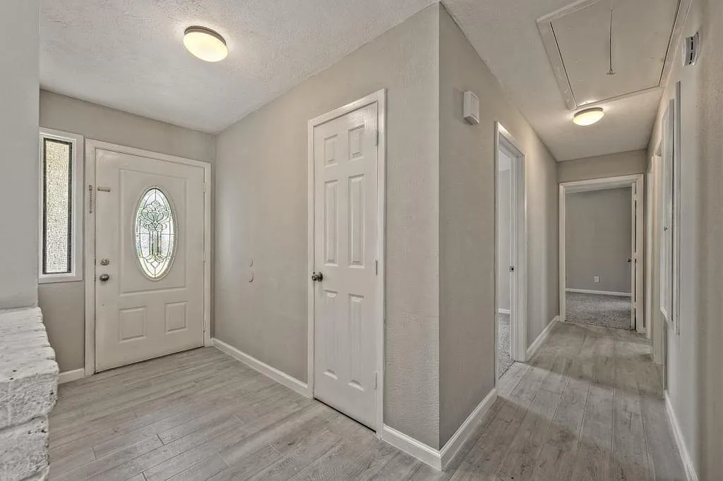 3 bed, 2.0 bath, 1558 sqft, $1,850 — Photo 4