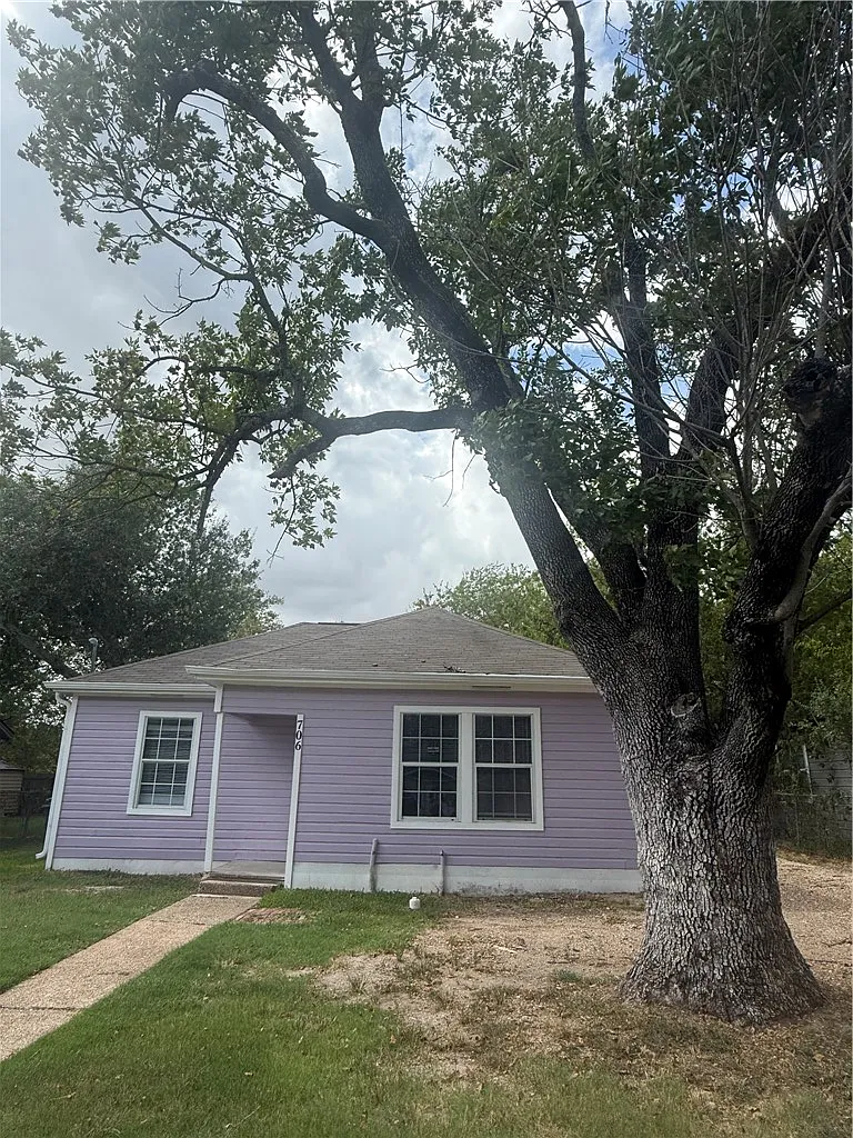 3 bed, 1316 sqft, $1,650 — Photo 2