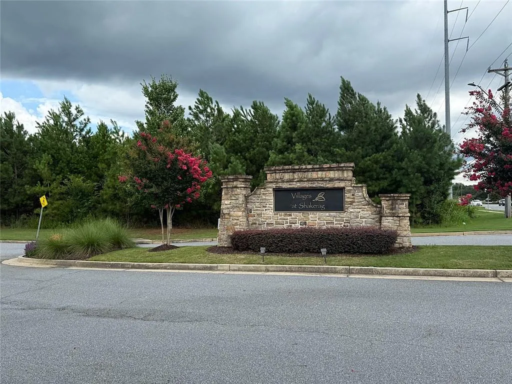4 bed, 3.5 bath, 2842 sqft, $3,100 — Photo 2