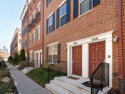 206 Commodore Ct, Philadelphia, PA, 19146