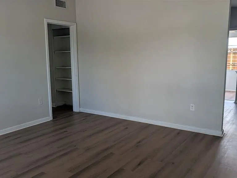 714 Governors Ave — Photo 6