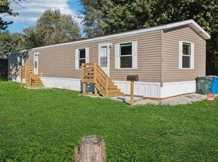 25 Gas Lantern Sq, Muscatine, IA 52761