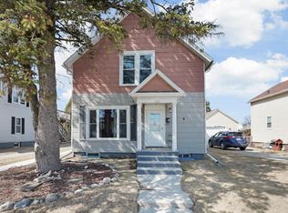 632 S 26th St, Manitowoc, WI 54220