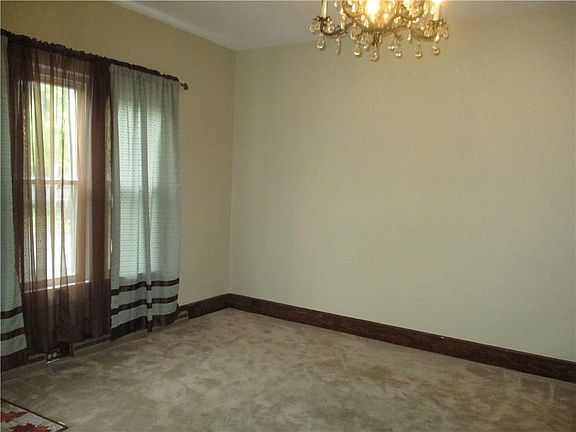 4th image of 719 N College St